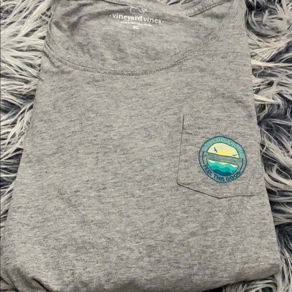 A grey Vineyard Vines long sleeve! - Picture 4 of 4